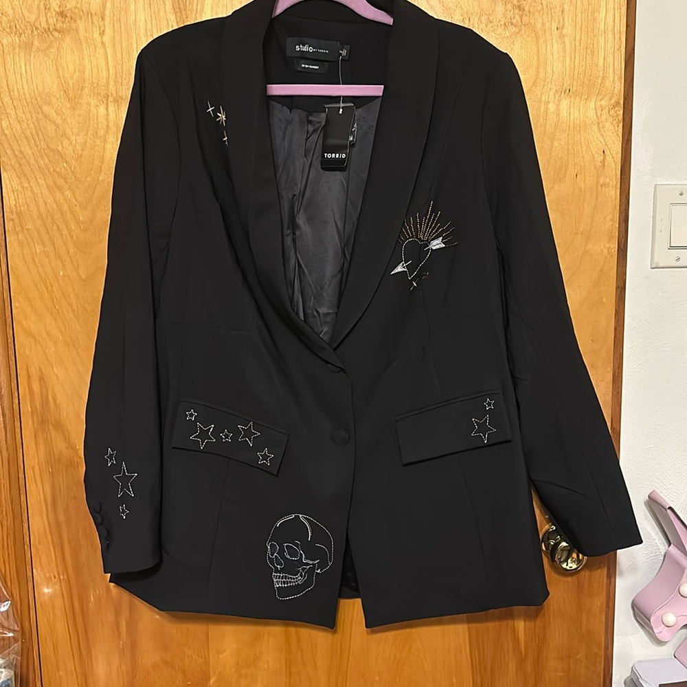 Women’s Torrid Studio Refined Crepe Embroidered Classic Fit Blazer, NWT, Size 2